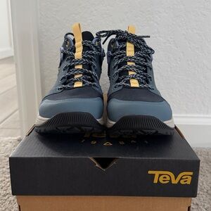 Teva Grandview GTX – Women’s 6.5 / Men’s 5